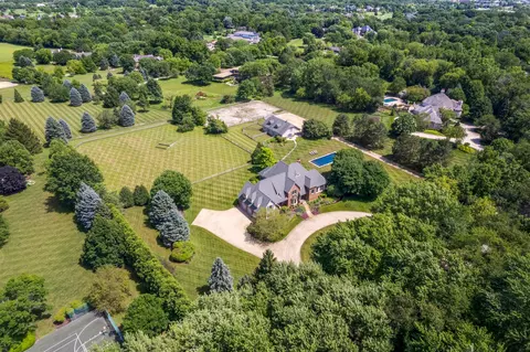34 W067 White Thorne Rd, Wayne, IL 60184 photo 2