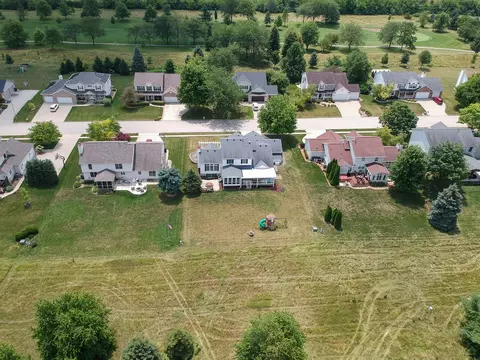 402 Whispering Pines Cc Ln, Normal, IL 61761 photo 3