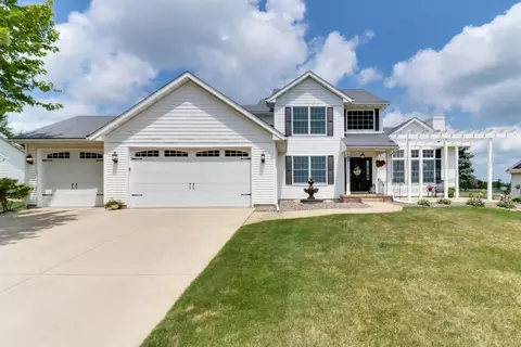 402 Whispering Pines Cc Ln, Normal, IL 61761