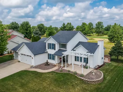 402 Whispering Pines Cc Ln, Normal, IL 61761 photo 2