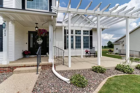 402 Whispering Pines Cc Ln, Normal, IL 61761 photo 4