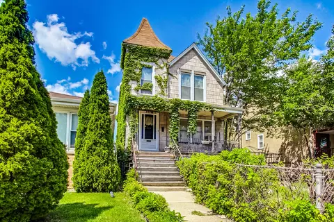 4026 W Addison St, Chicago, IL 60641