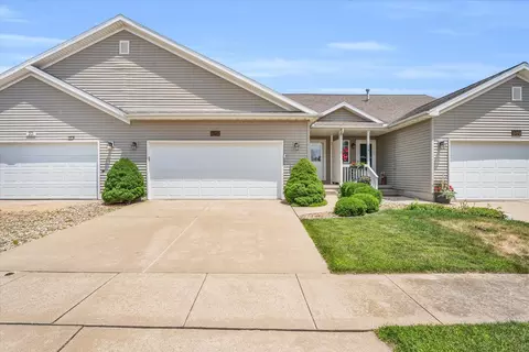 12 Edvardinsh Way, Bloomington, IL 61701