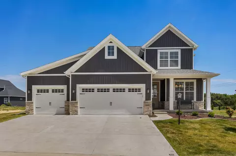 1202 N Briarwood Ln, Mahomet, IL 61853