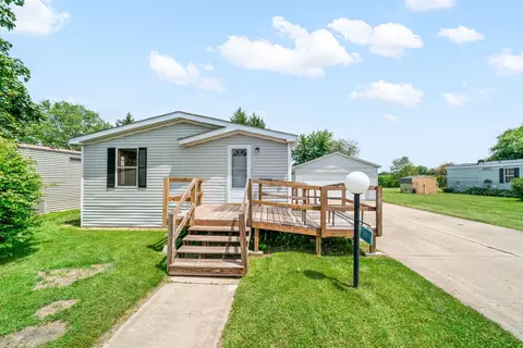 21 Cedar Ln, Sandwich, IL 60548