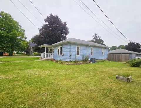 104 Maple Ave, Morrison, IL 61270 photo 3