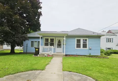104 Maple Ave, Morrison, IL 61270