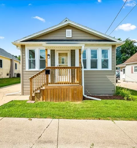 310 Maple St, Oglesby, IL 61348