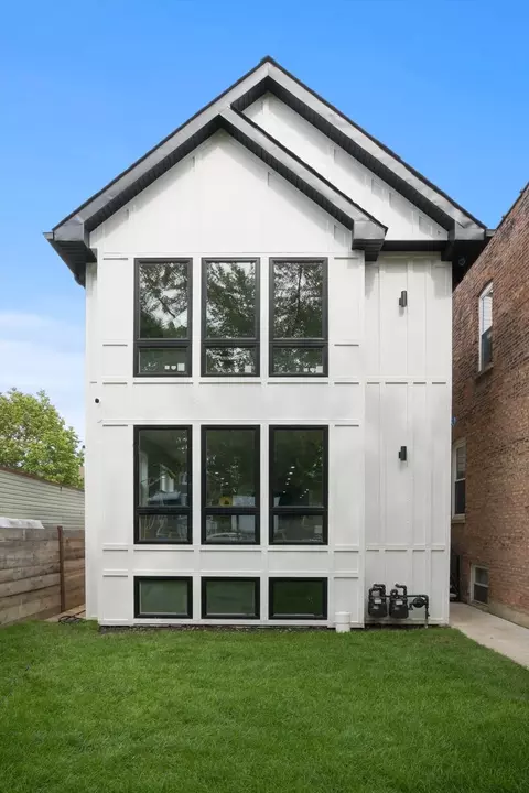 1813 N Sawyer Ave #2, Chicago, IL 60647
