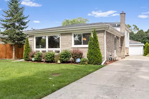 8941 Mango Ave, Morton Grove, IL 60053