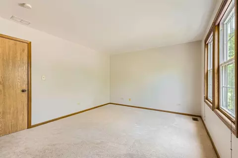Bedroom - 4548 Opal Dr, Hoffman Estates, IL 60192 photo 6 of 12