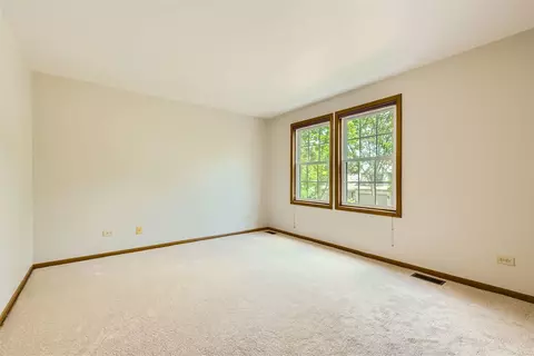 Bedroom - 4548 Opal Dr, Hoffman Estates, IL 60192 photo 4 of 12