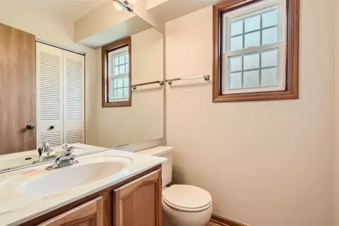 Bath - 4548 Opal Dr, Hoffman Estates, IL 60192 photo 1 of 2