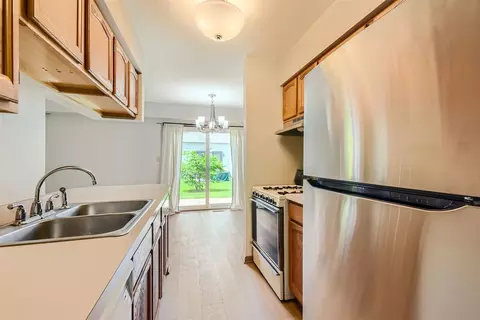 Kitchen - 4548 Opal Dr, Hoffman Estates, IL 60192 photo 4 of 4