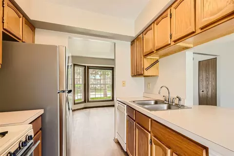 Kitchen - 4548 Opal Dr, Hoffman Estates, IL 60192 photo 2 of 4