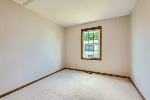 Bedroom - 4548 Opal Dr, Hoffman Estates, IL 60192 photo 9 of 12