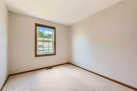 Bedroom - 4548 Opal Dr, Hoffman Estates, IL 60192 photo 11 of 12