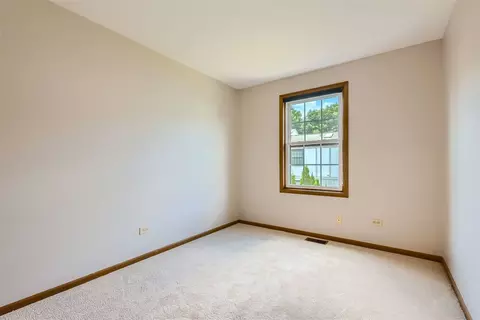Bedroom - 4548 Opal Dr, Hoffman Estates, IL 60192 photo 10 of 12