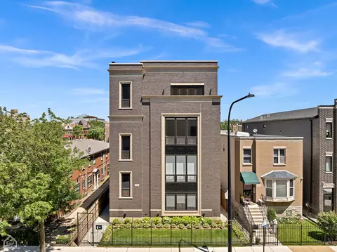 2250 W Jackson Blvd #4, Chicago, IL 60612