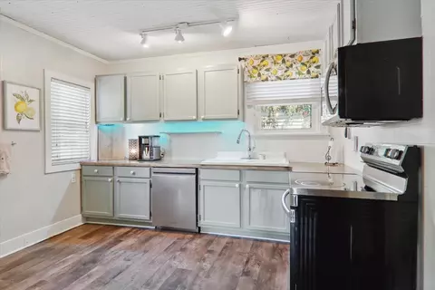 Kitchen - 511 S Florence Ave, Bloomington, IL 61701 photo 1 of 2