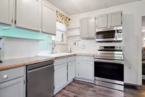 Kitchen - 511 S Florence Ave, Bloomington, IL 61701 photo 2 of 2