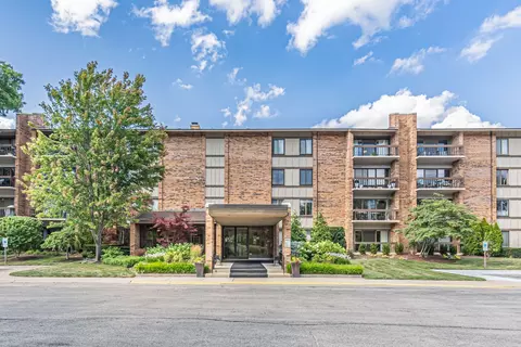 201 Lake Hinsdale Dr #113, Willowbrook, IL 60527