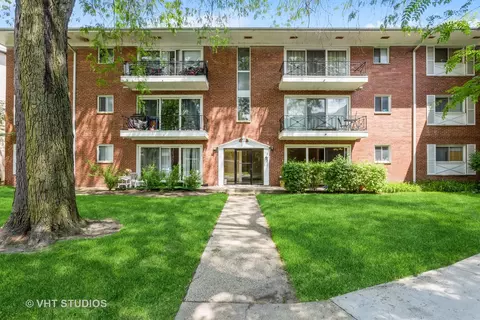 10117 Old Orchard Ct #102, Skokie, IL 60076