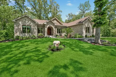 2492 Brentwood Dr, Spring Grove, IL 60081