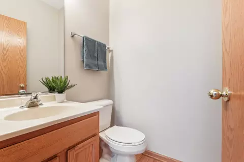 Bath - 2364 Shiloh Dr, Aurora, IL 60503 photo 1 of 3