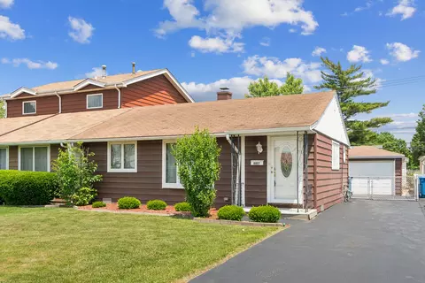 8957 S Komensky Ave, Hometown, IL 60456