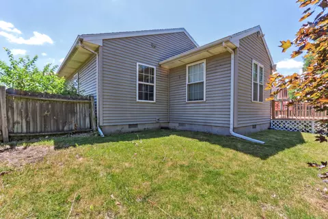 Exterior - 809 Erin Dr, Champaign, IL 61822 photo 7 of 9