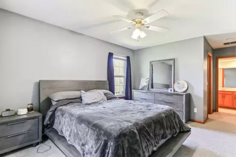 Bedroom - 809 Erin Dr, Champaign, IL 61822 photo 2 of 3