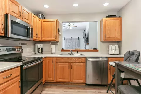 Kitchen - 809 Erin Dr, Champaign, IL 61822 photo 2 of 3