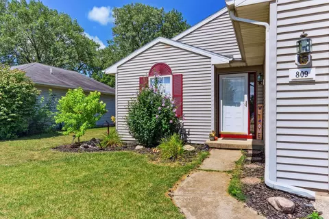 Exterior - 809 Erin Dr, Champaign, IL 61822 photo 2 of 9