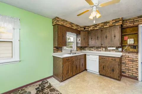 17637 Burnham Ave, Lansing, IL 60438 photo 10