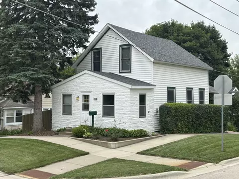 325 E Lincoln Ave, Barrington, IL 60010