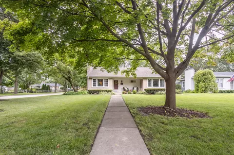 850 S Vail Ave, Arlington Heights, IL 60005