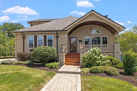 121 S Wilmette Ave, Westmont, IL 60559