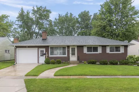 355 Orchard Ln, Sycamore, IL 60178