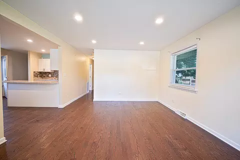 Living - 1189 N Chicago Ave, Kankakee, IL 60901 photo 2 of 2
