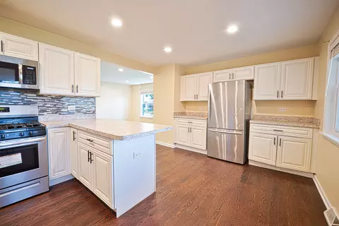 Kitchen - 1189 N Chicago Ave, Kankakee, IL 60901 photo 7 of 7
