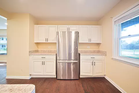 Kitchen - 1189 N Chicago Ave, Kankakee, IL 60901 photo 6 of 7