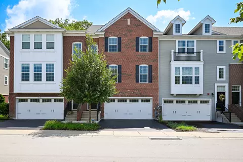 2488 Huntleigh Ln, Woodridge, IL 60517