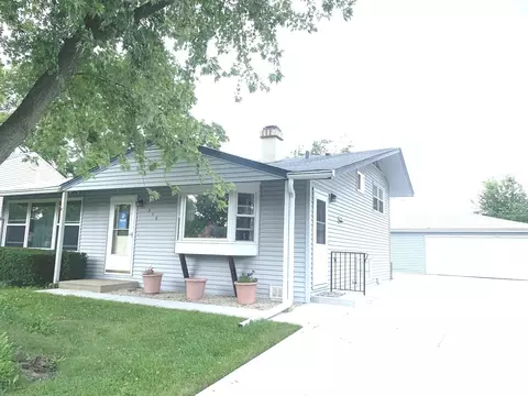 916 Stratford Ln, Mundelein, IL 60060