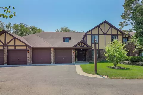 1782 Gloucester Ct #C, Wheaton, IL 60189
