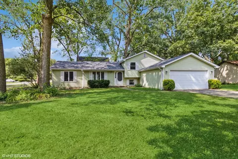 28 W750 Wagner Dr, Warrenville, IL 60555