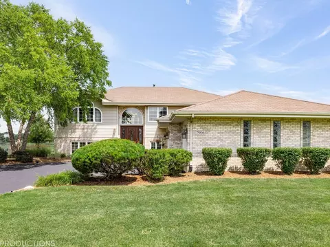 7906 Harvest Dr, Frankfort, IL 60423