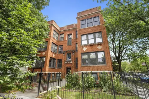 6703 N Bosworth Ave #A1, Chicago, IL 60626