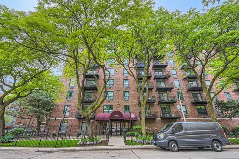3900 N Pine Grove Ave #805, Chicago, IL 60613