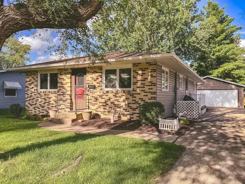 307 S 8th St, Oregon, IL 61061